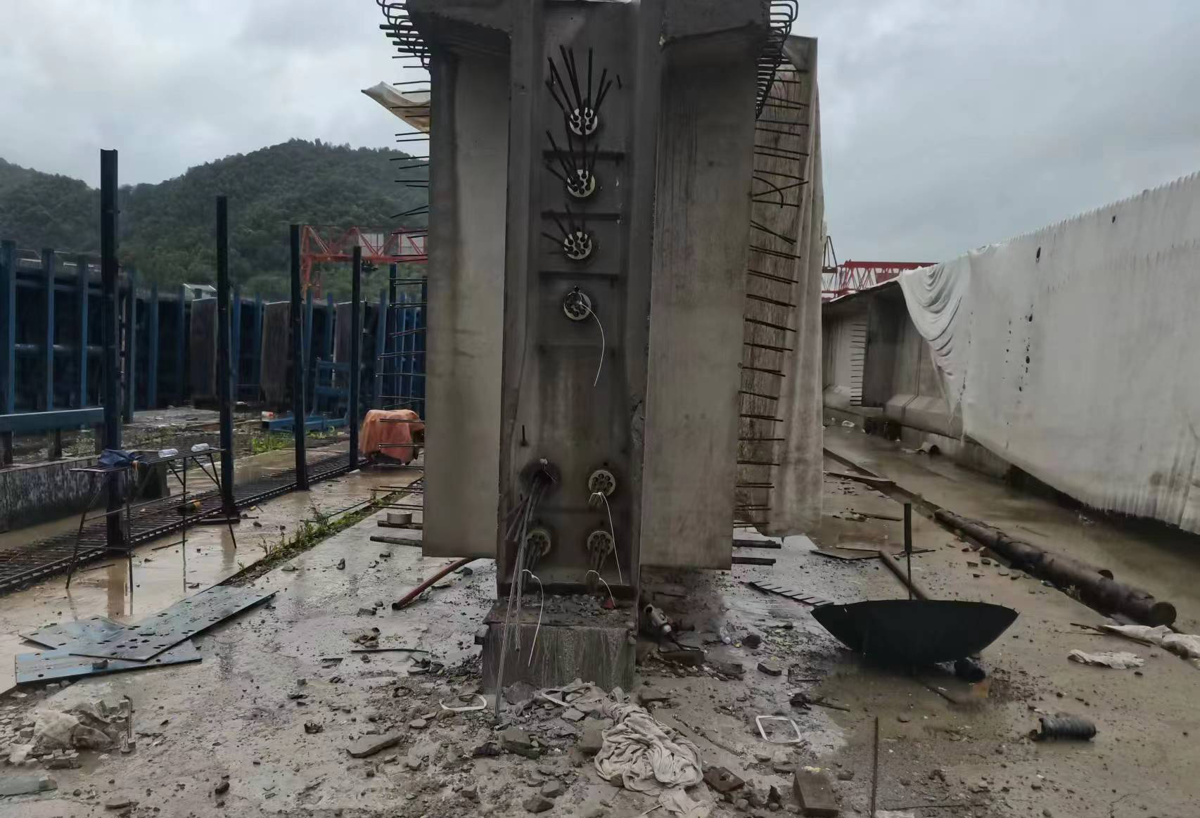 預(yù)制箱梁預(yù)應(yīng)力張拉波紋管堵塞問題的完美解決方案