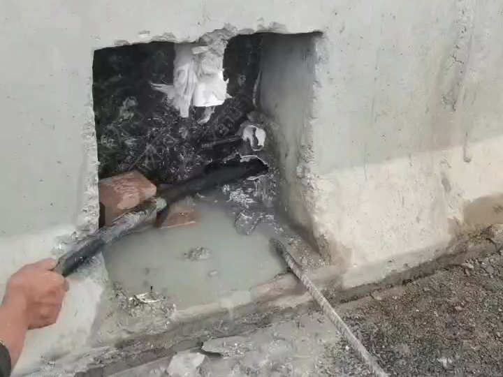 高架橋護(hù)欄管疏通