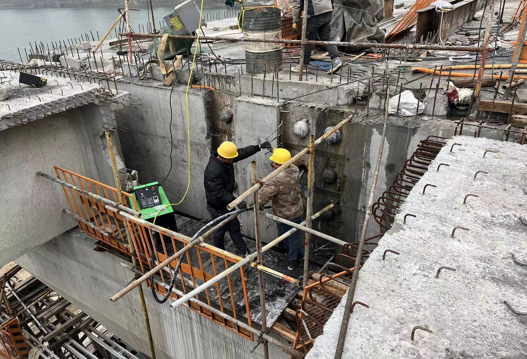 預(yù)應(yīng)力管道堵塞，無法張拉如何解...